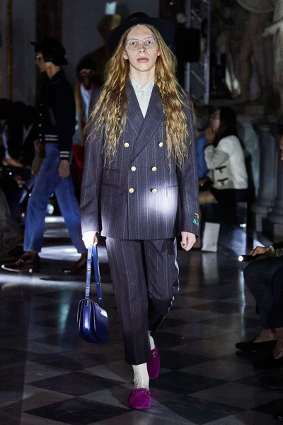 Look 80